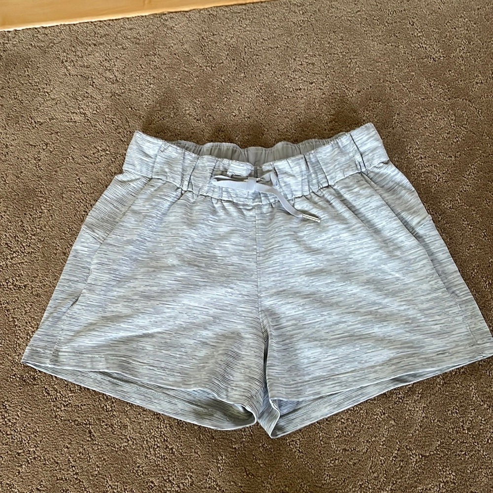 Lululemon shorts size 4